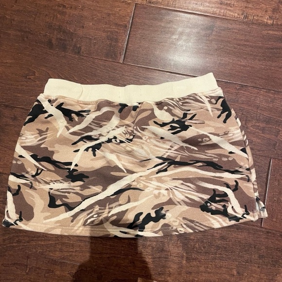 I.AM.GIA camo skirt (size large) - Picture 4 of 5